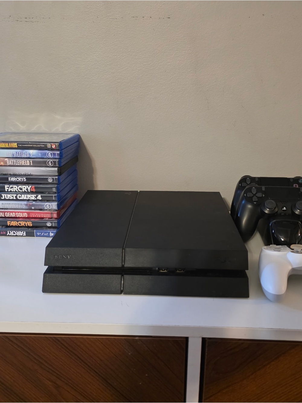 Sony 500gb  PlayStation Console in Black with Controllers and games